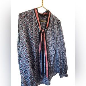 Laundry by Shelli Segal size LG blouse with striped tie